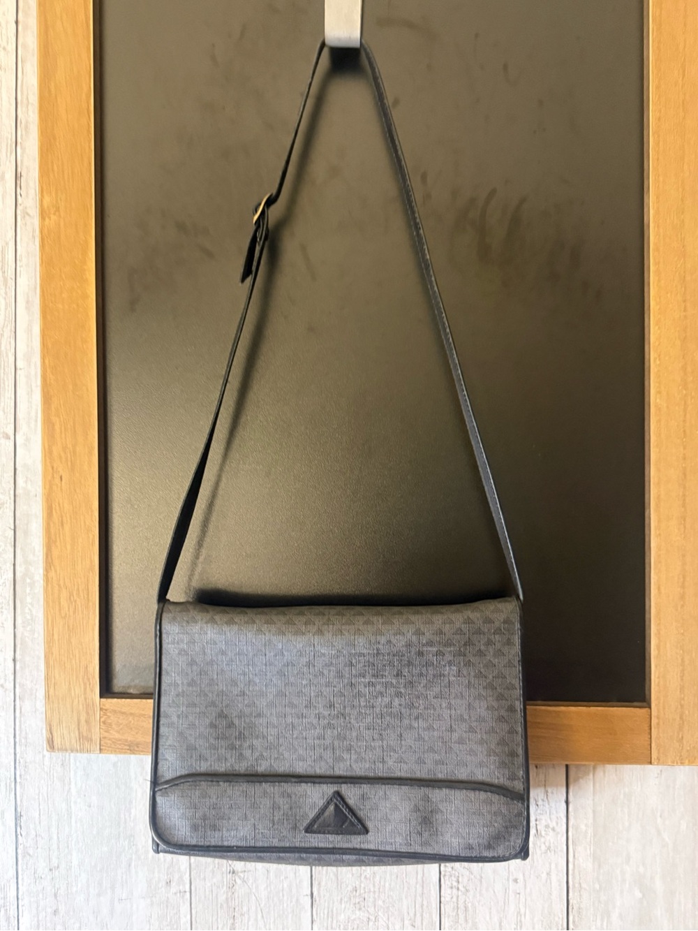 Vintage Liz Claiborne 1980’s Black Gray Triangle logo bag purse Crossbody